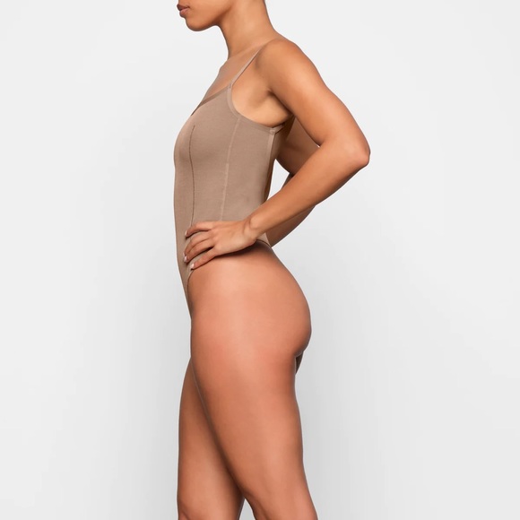 Skims Power Mesh Bodysuit (Sienna) - Picture 2 of 8